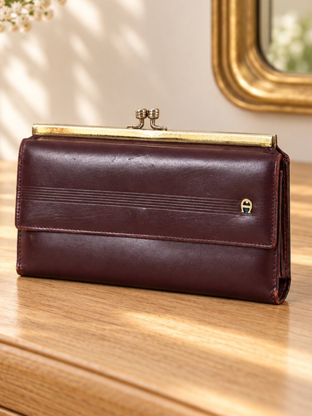 Vintage Etienne Aigner Dark Burgundy Leather Wallet Folds Pocket Kiss Lock Coin